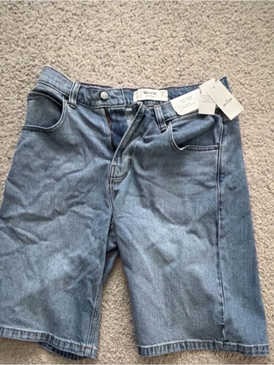 Hollister Other - Hollister Relaxed Fit Denim Shorts in Light Blue Wash